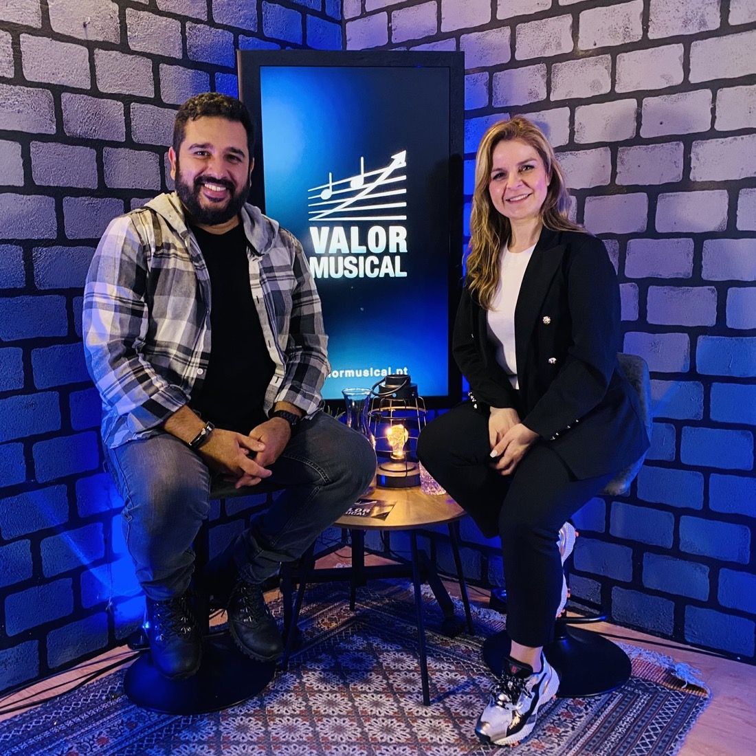 Filipe Hanssen a apresentar o Valor Musical, no estúdio do programa.